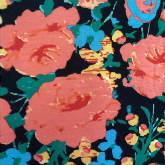LuLaRoe Randy shirt with raglan sleeves, beautiful floral! - Picture 3 of 4